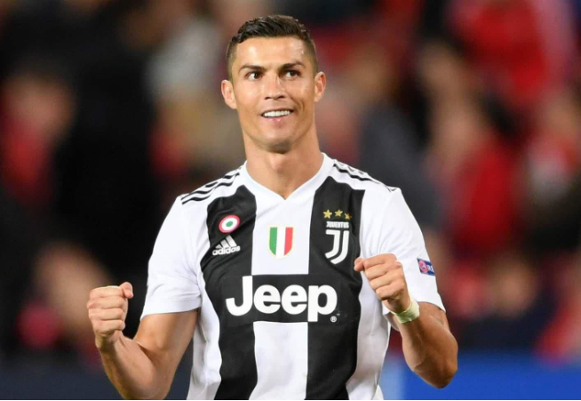 曼晚：塞门约能胜任曼联左边翼卫，在曼城能担任左右两路边锋（曼晚：塞门约可胜任曼联左翼卫，亦能在曼城担任两侧边锋）