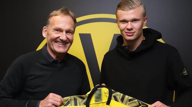 足球中超球队前锋脚踝受伤，赛季恐报销