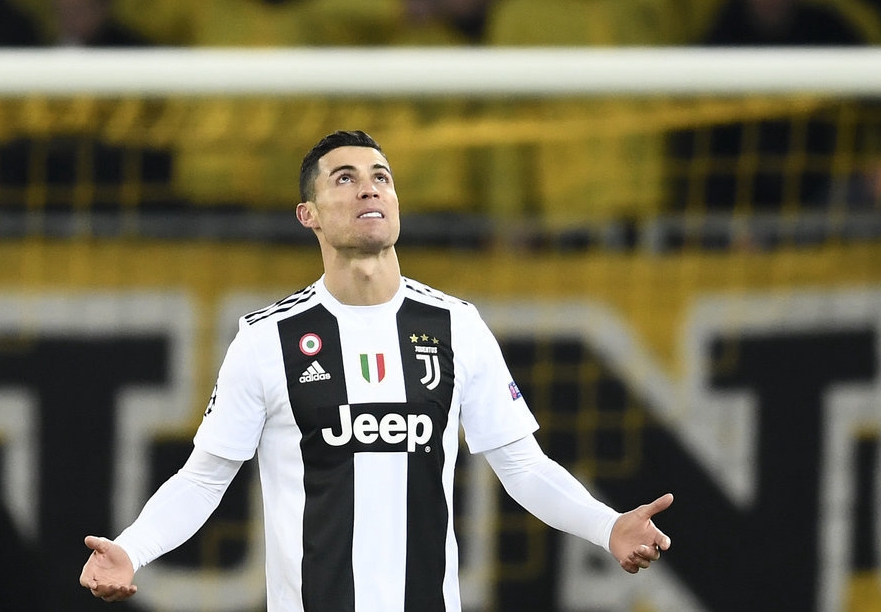 阿斯：皇马更衣室重回团结，阿隆索重获球队支持（阿斯：皇马内部再度凝聚，阿隆索获全队力挺）