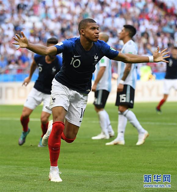 重创！皇马右后卫阿诺德大腿受伤 将缺阵两月之久