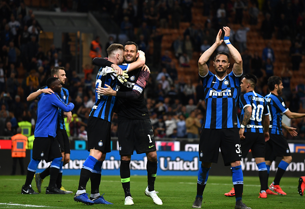 铜梁龙选帅举棋不定！张外龙或绝迹中超江湖，谢晖带队一年游？刘建业或逆袭