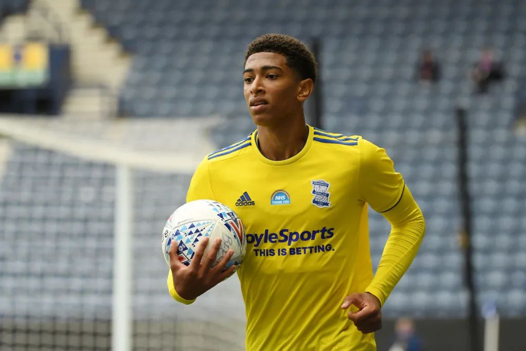 西媒：乌奈·西蒙或因伤缺席对土耳其的比赛，拉亚有望首发（西媒称乌奈·西蒙恐因伤缺席战土耳其，拉亚有望出任首发门将）