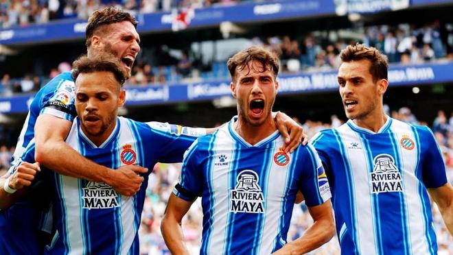 冲刺时刻！年终大战决赛实时赛况：姆巴佩领先C罗不到100票（最后冲刺！年终终极对决最新票数：姆巴佩领先C罗不足百票）