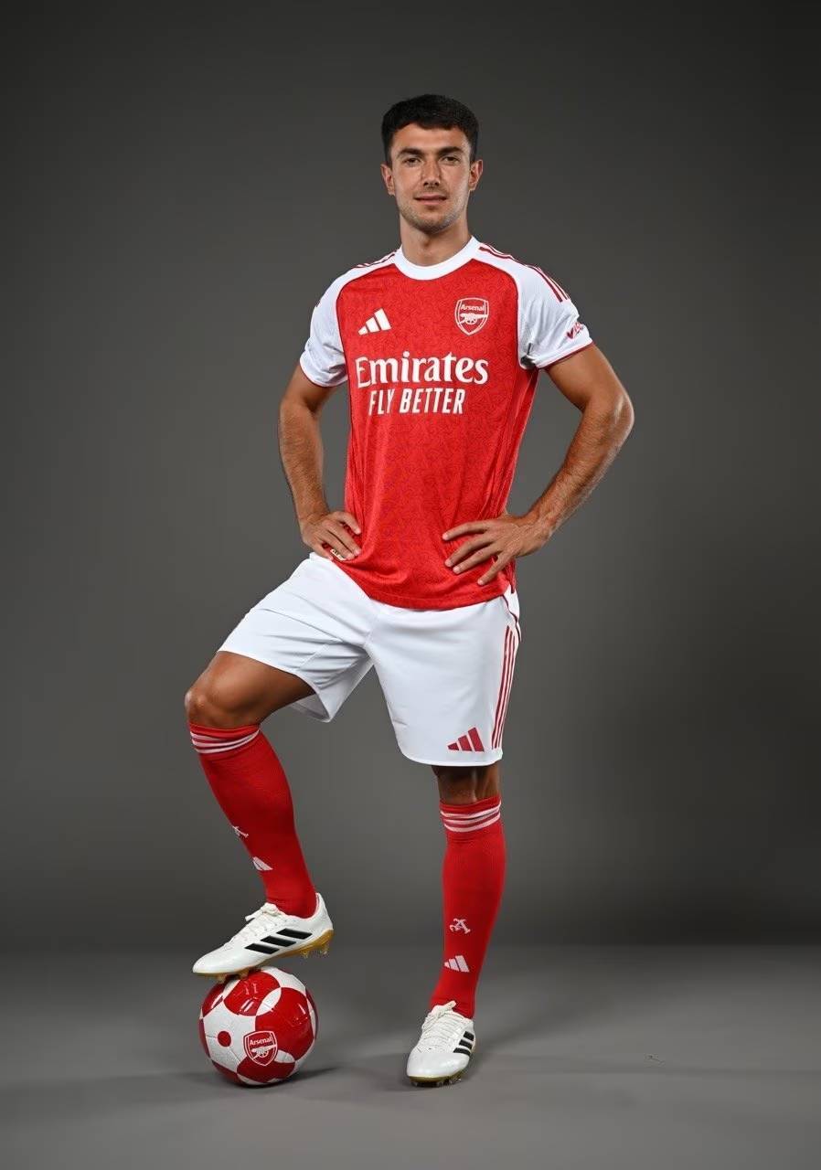 随着皇马3-0，西甲最新积分榜出炉：皇马紧咬领头羊（3-0大胜后，皇马在西甲最新积分榜上紧追榜首）