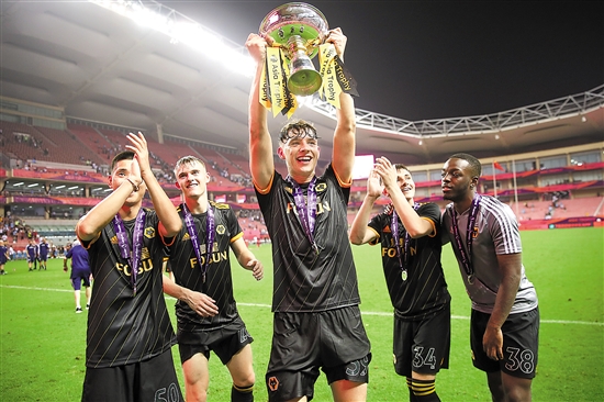 马德兴：海港三连冠胜在稳定二字；塞蒂恩下课因率队员讨薪