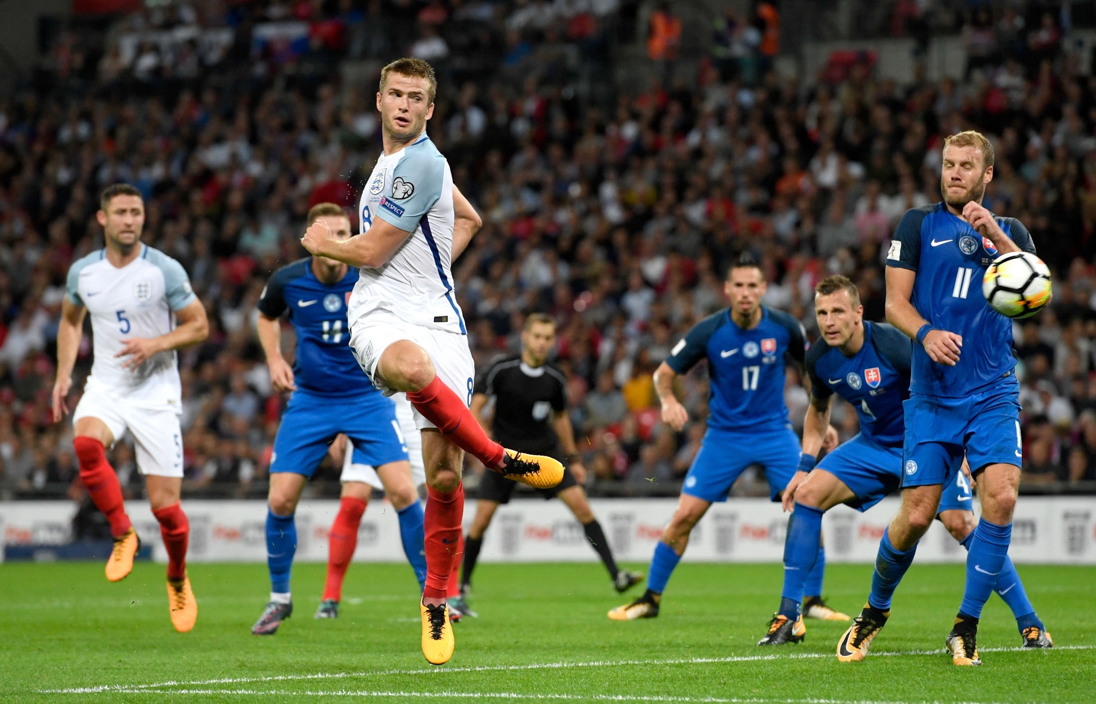 记者：阿贾克斯正接触前狼堡主帅西莫尼斯，视为海廷加继任者