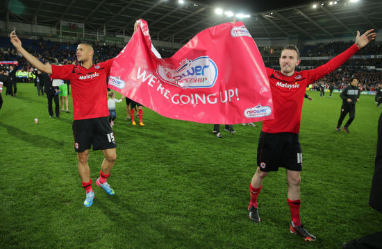 中超：上海海港主场4-1击败深圳队