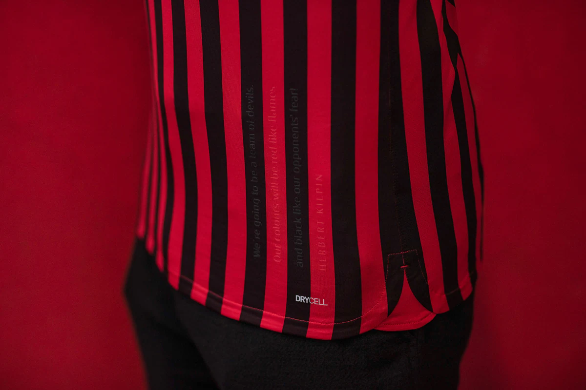 特里：埃斯特旺绝对是巨星胚子，很高兴马雷斯卡在保护他（特里称埃斯特旺具巨星潜质，赞马雷斯卡保护有方）