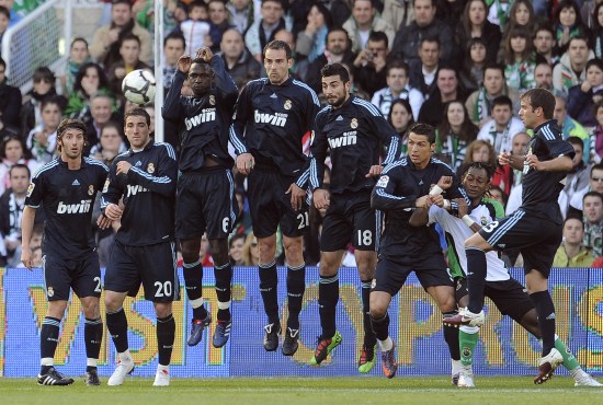 斯洛伐克主帅：意大利拿过六连胜却要去附加赛，这太荒谬了（斯洛伐克主帅不满：意大利六连胜仍要踢附加赛，太不合理了）