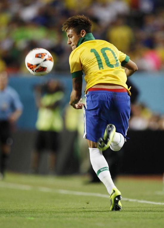 巴萨国王杯对手主帅：我女儿已经让我去要亚马尔和佩德里球衣了（巴萨国王杯对手主帅笑称：女儿催我向亚马尔和佩德里索要球衣）