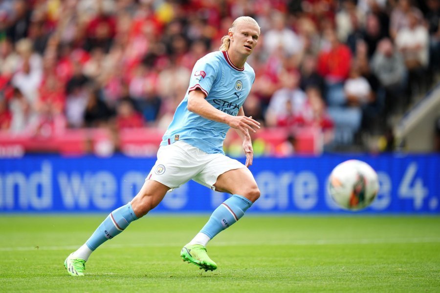 卡拉格：维拉要想夺冠，罗杰斯得拿出英超赛季最佳球员的表现（卡拉格：维拉若想封王，罗杰斯须踢出英超赛季最佳级别表现）